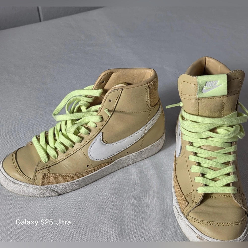 2020 Womens Nike Blazer Mid‎ 77 Sesame Summit White SZ 6.5 ( DD9679-200 )